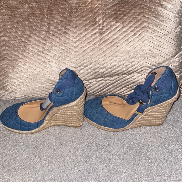 Cute spring heel/wedges. Got them for my daughter and didn’t fit. - Picture 4 of 4